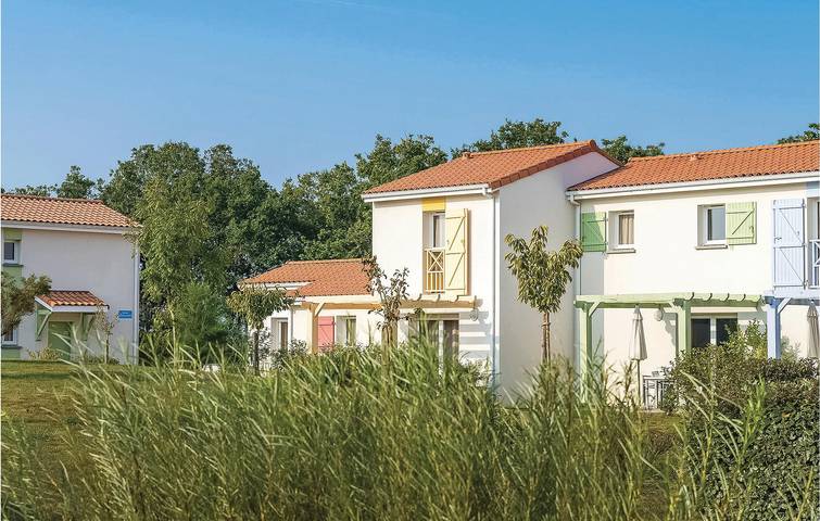 Appartement de plage avec piscine, lits superposés et TV près de l'océan in Talmont-Saint-Hilaire, Vendée
