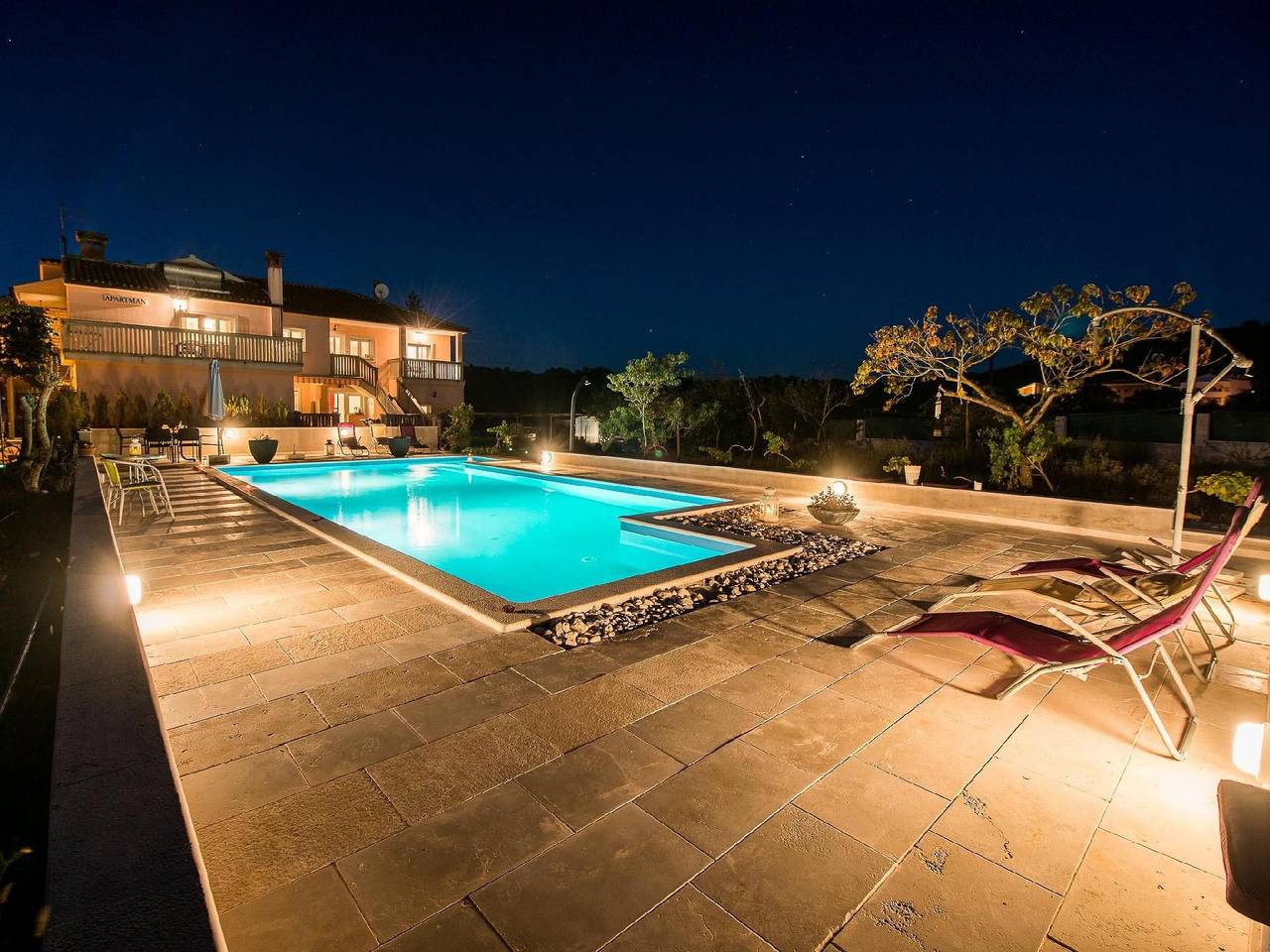 Ganze Ferienwohnung, Geräumige Ferienwohnung in Putini mit Grill, Terrasse und Garten in Zentralistrien