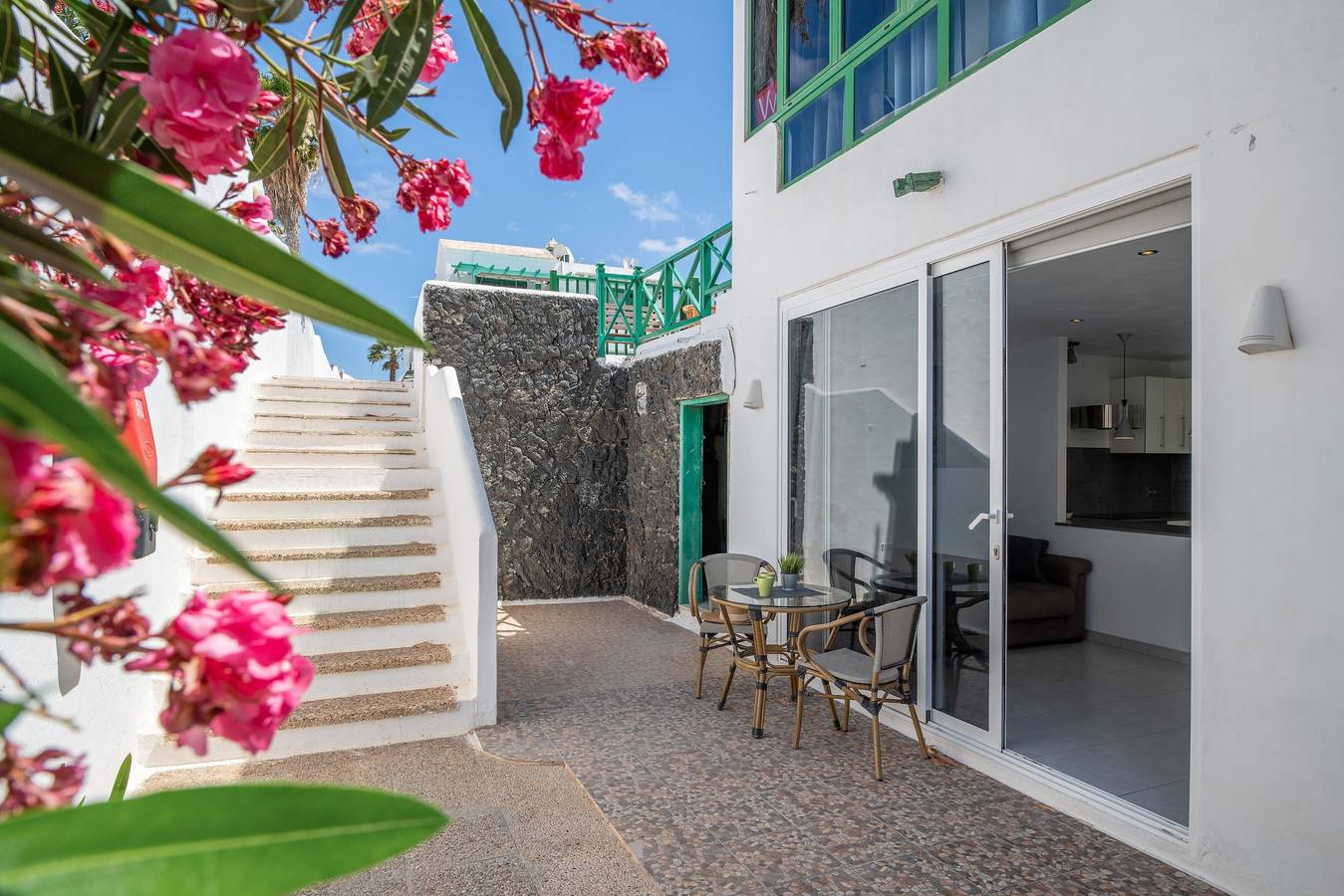 Apartamento entero, Vacaciones 'Princesa Teguise' con piscina compartida, terraza compartida y Wi-Fi in Puerto del Carmen, Tías