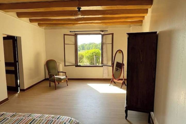 Location de vacances pour 6 personnes, avec jardin à Bréhémont - 4