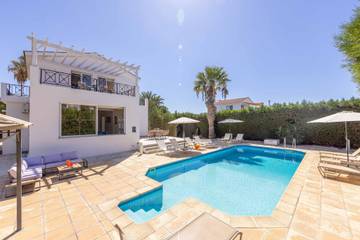 Villa for 8 People in Peyia, South Cyprus, Photo 1