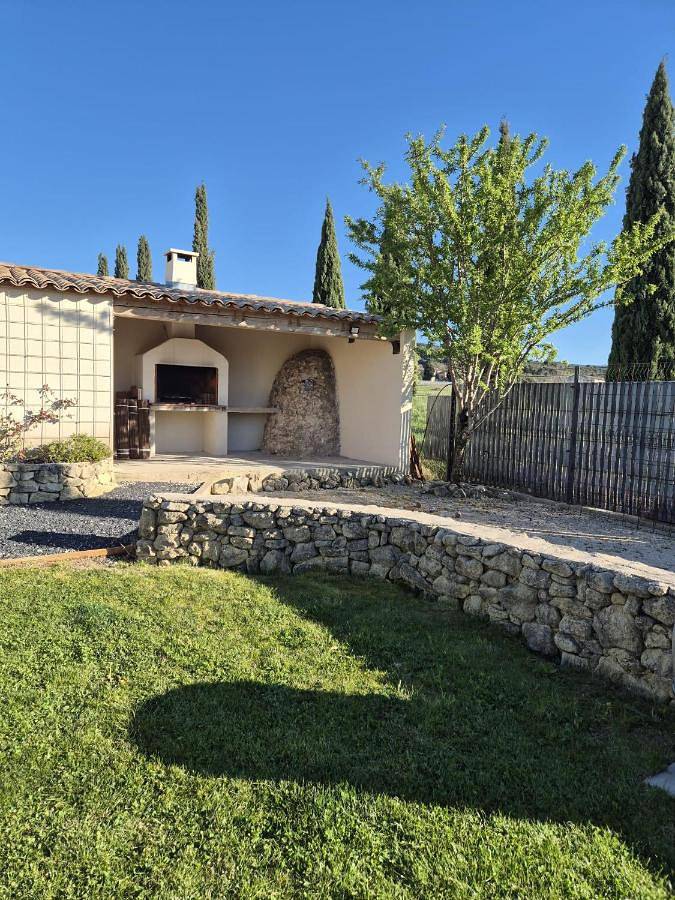 Location de vacances pour 6 personnes, avec piscine ainsi que jardin et vue à Blauvac - 3