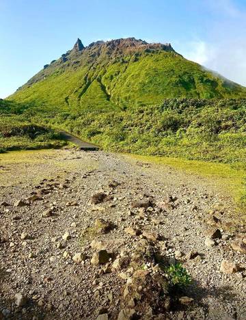 Gîte pour 2 personnes, avec terrasse ainsi que vue et jardin, adapté aux familles à Saint-Claude (Guadeloupe)