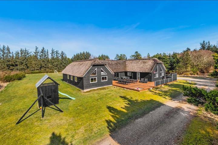 Villa pour 22 personnes, avec piscine et balcon/terrasse ainsi que jacuzzi et sauna, animaux acceptés - 1
