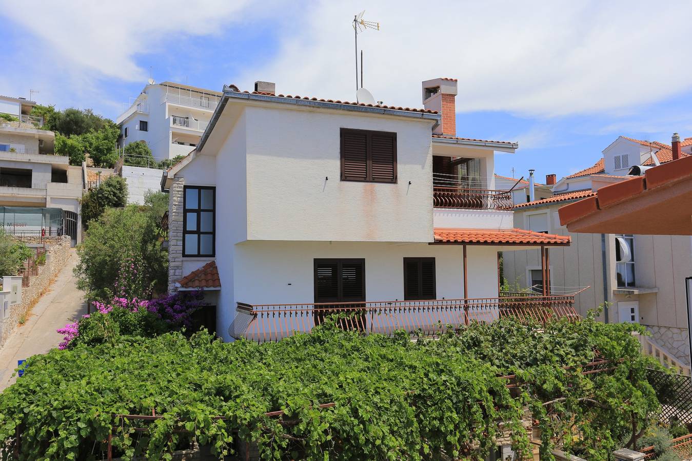 Ganze Wohnung, 2-Zimmer-Ferienwohnung am Strand Okrug Donji, Ciovo A-18300-a in Okrug Donji, Ciovo