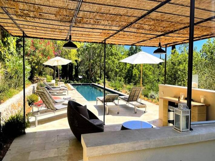 Gîte pour 14 personnes, avec jardin ainsi que piscine et jacuzzi à Rognes - 3