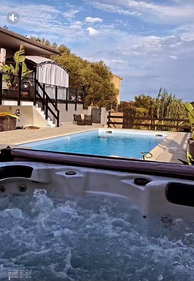 Chambre d’hôte pour 2 personnes, avec vue et jardin ainsi que vue sur le lac et piscine