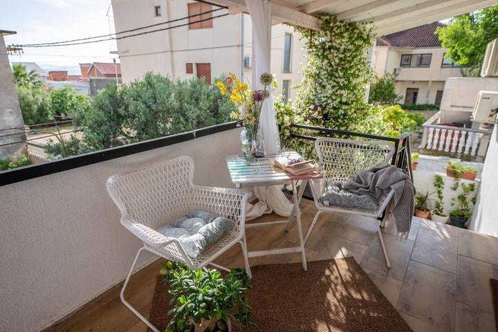 Pension voor 4 personen, with Balkon and Terras as well as Uitzicht in Zadar