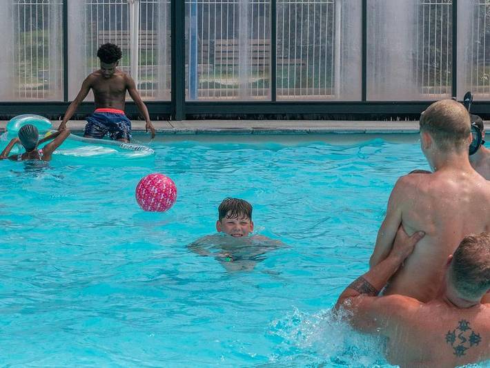 Flower Camping La Chênaie - Chalet 4 personnes - Bois Confort 24m² 2 chambres + terrasse couverte + TV 4 pers in Yport, Région du Havre
