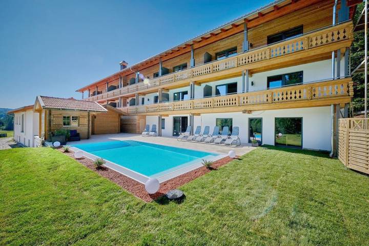 Hotel für 3 Personen, mit Balkon und Terrasse sowie Garten und Pool