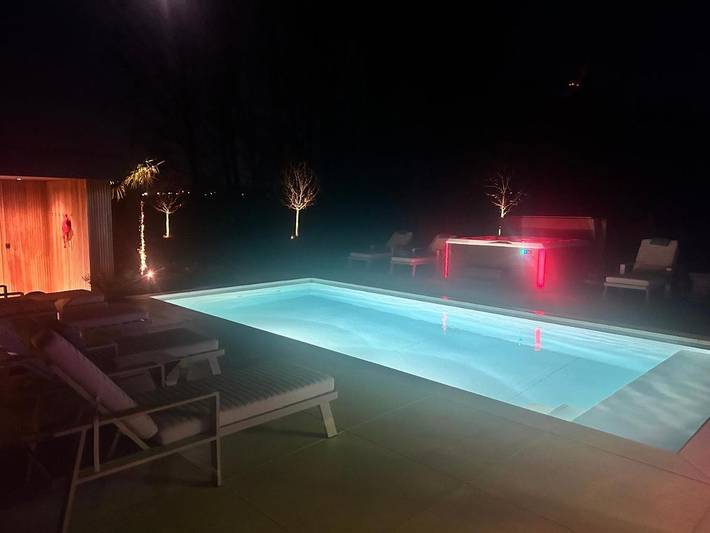 Location de vacances pour 10 personnes, avec jardin et piscine ainsi que sauna et jacuzzi à Tongres - 3