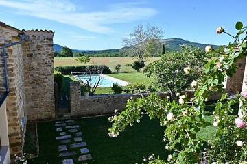 Location de vacances pour 7 personnes, avec piscine à Ongles