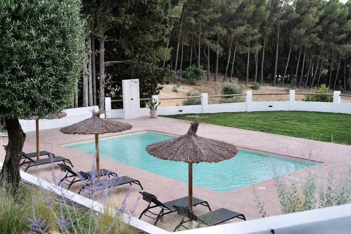 Chalet para 7 personas, con Balcón y Terraza además de Jardín y Piscina en Ronda