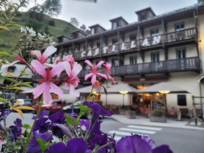 Hôtel pour 2 personnes, avec sauna ainsi que jardin et piscine, animaux acceptés à La Grave - 3