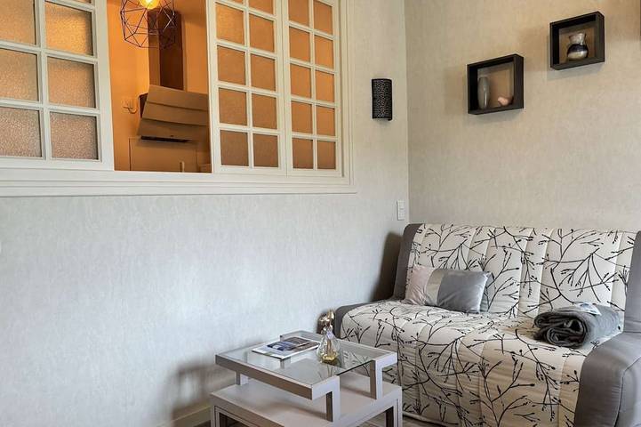 Entire apartment, Le 130 - 1 bedroom - Wifi - near Parc Thermal - 2 people in Châtel-Guyon, Volcans d'Auvergne Regional Nature Park