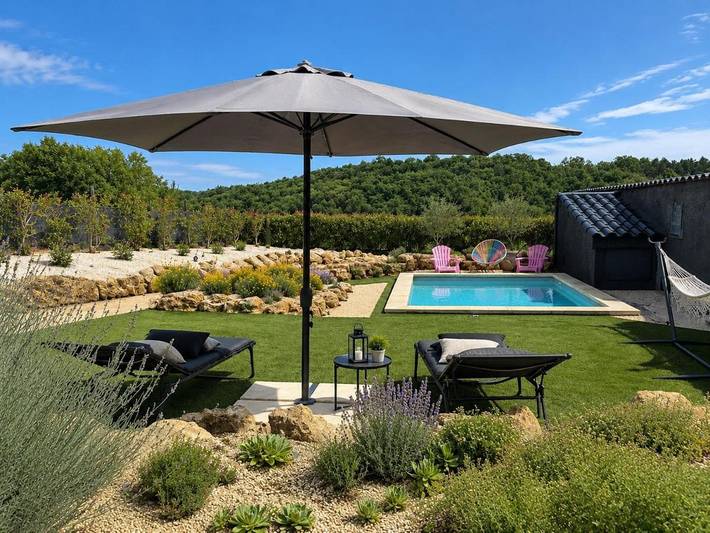 Location de vacances pour 4 personnes, avec Terrasse et Jardin ainsi que Piscine et Vue à Queyssac