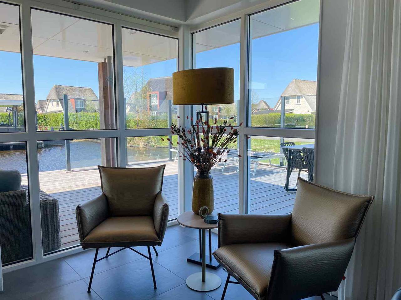 Luxuriöse 10-Personen-Villa mit finnischer Sauna am Tjeukemeer in Friesland in Delfstrahuizen, Friesland