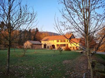 Location de vacances pour 9 personnes, avec jardin et piscine à La Houssière