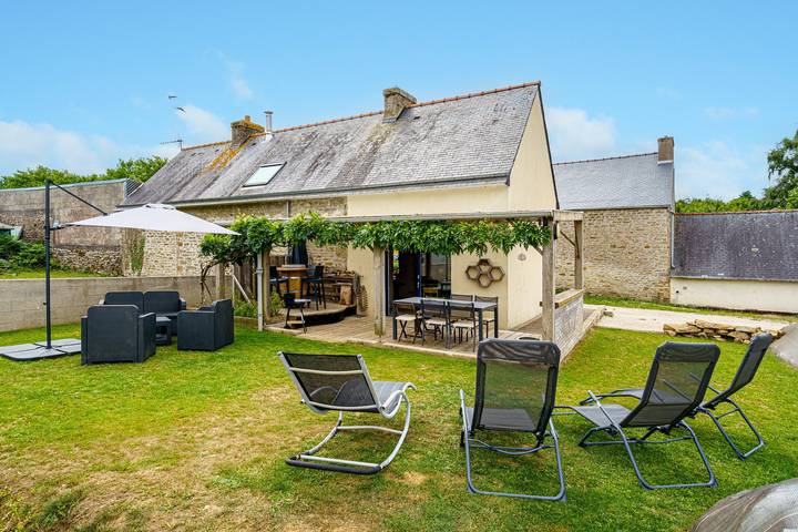 Gîte pour 7 personnes, avec terrasse et jardin, animaux acceptés à Pluguffan