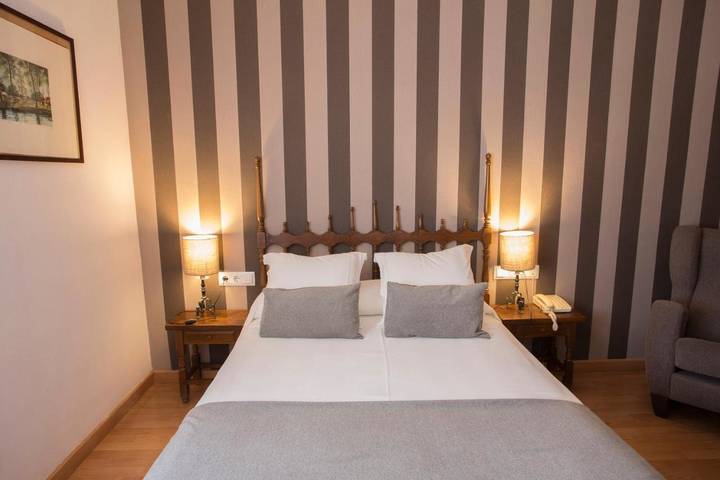 Hôtel pour 2 personnes, avec jardin ainsi que piscine et jacuzzi à Tremp - 3