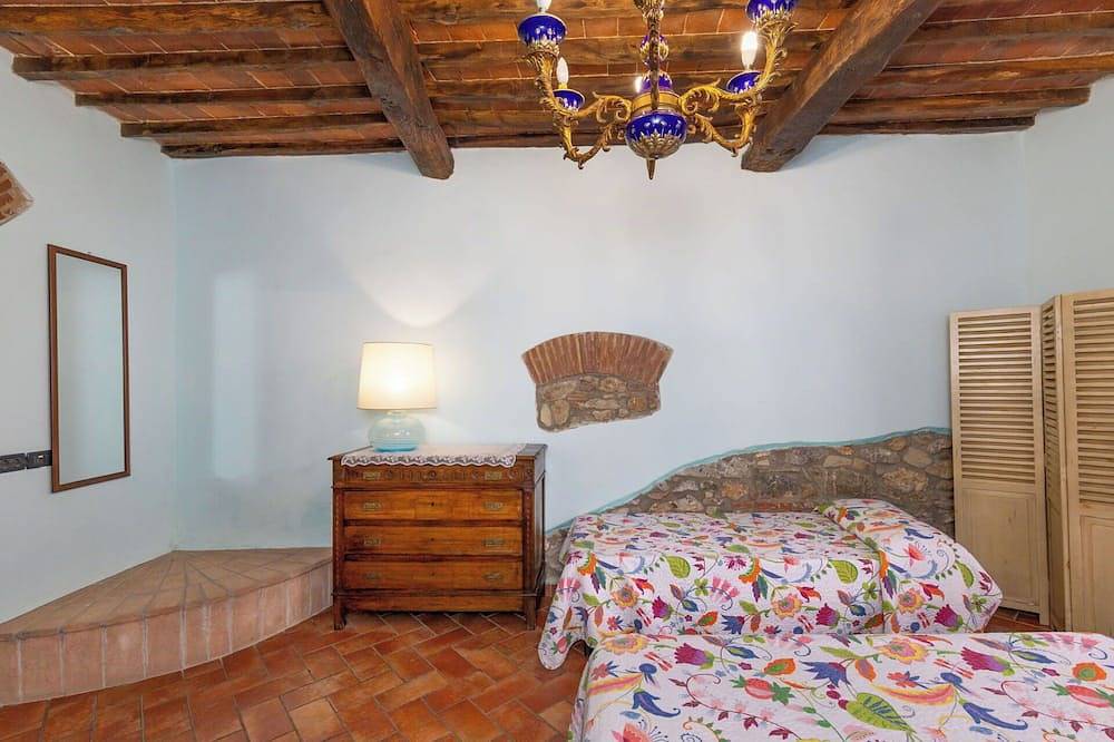 Apartamento entero, Precioso apartamento para 5 personas con Wifi, A/C, piscina, patio y mascotas permitida in Campiglia Marittima, Costa Etrusca