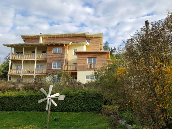 Ferienwohnung für 2 Personen, mit Terrasse und Garten sowie Seeblick