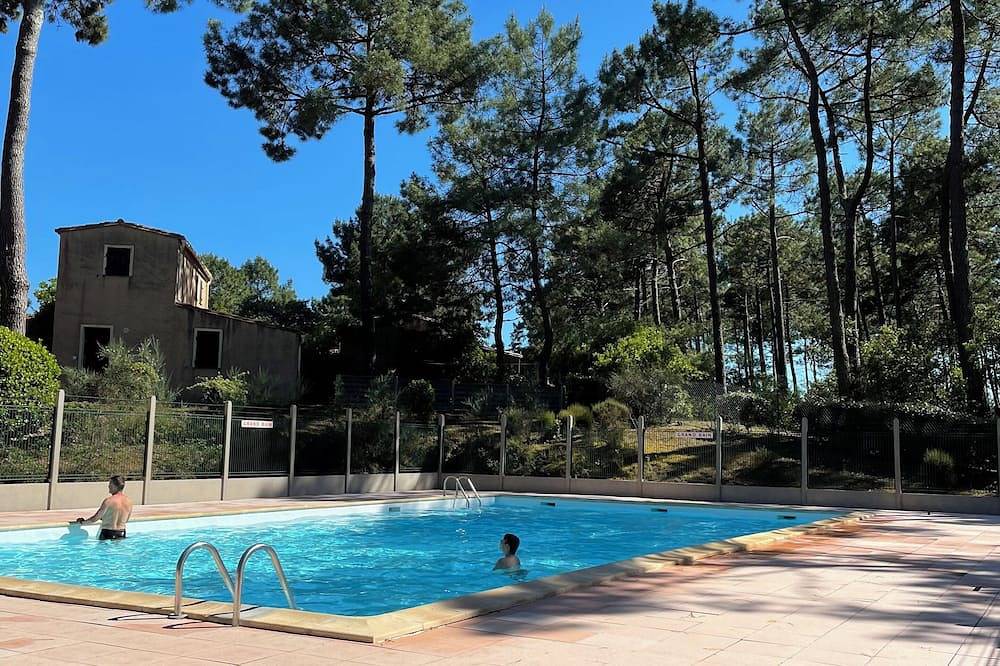 Superb Terrace, house All Comfort Near Beach, Swimming Pool, Paisible. Forest view in Lacanau Ocean, Lacanau