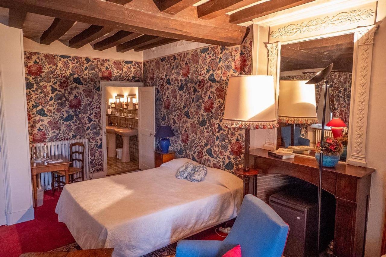 Deluxe Double Room with Bath in La Flèche, Sarthe
