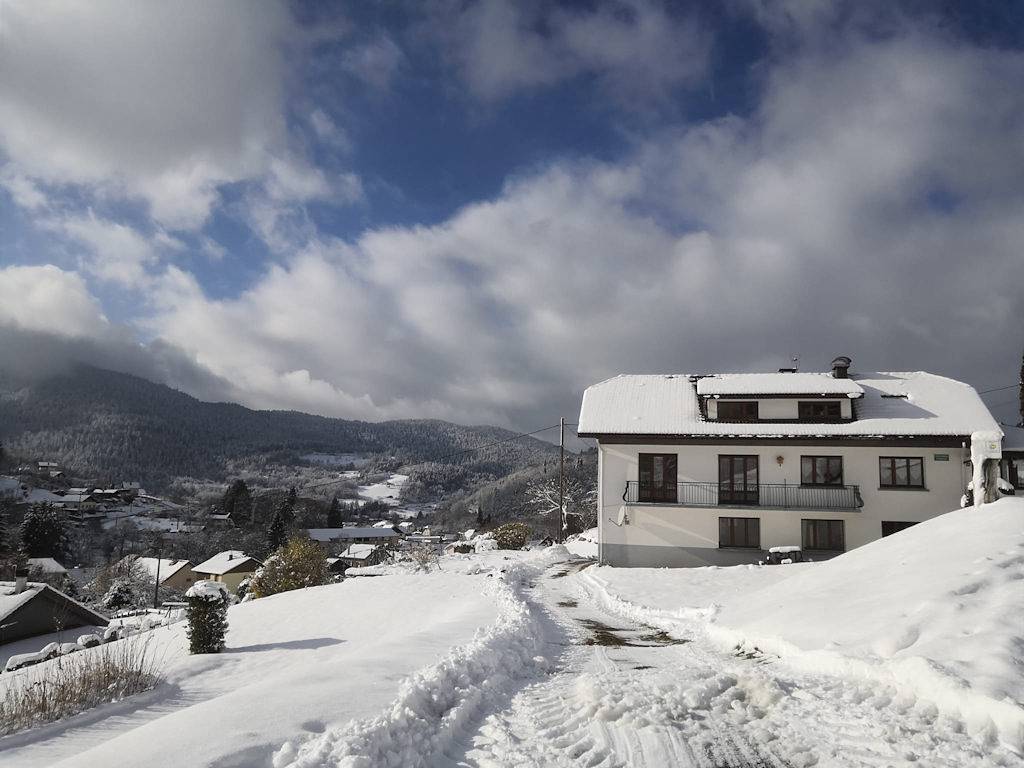 Appartement entier, Gîte au pied du Mont in Saint-Maurice-sur-Moselle, Région d'Épinal