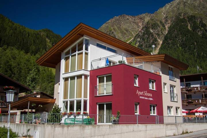 Gîte pour 8 personnes, avec vue ainsi que sauna et balcon, adapté aux familles dans Gries