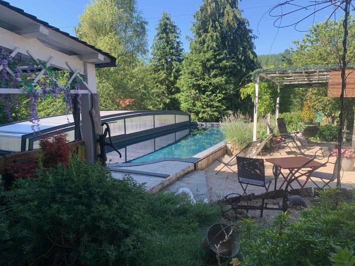 Chambre d’hôte pour 4 personnes, avec Jacuzzi et Terrasse ainsi que Jardin et Piscine