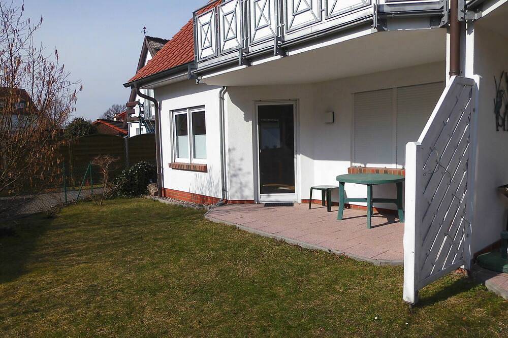 Entire apartment, Bright and friendly apartment for 4 p. With 2 bedrooms, terrace / garden in Zingst, Peninsula Fischland - Darss - Zingst