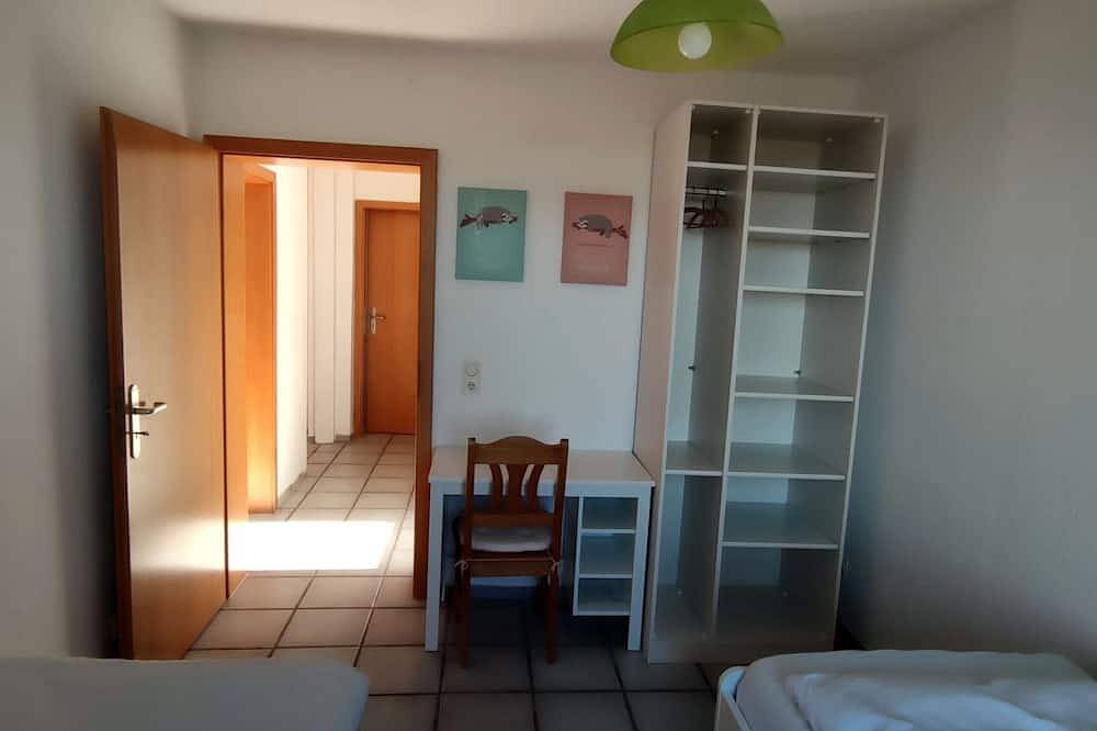 Ganze Wohnung, Dreizimmerwohnung (2 Schlafzimmer) inkl. Parkplatz in Droyßig, Saale-Unstrut