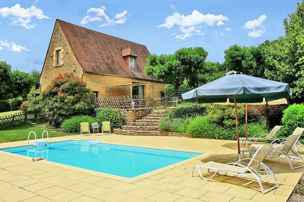 Gîte Dordogne Avec Piscine Privée Entre Grotte De Lascaux Et Sarlat in La Chapelle-Aubareil, Périgord Noir