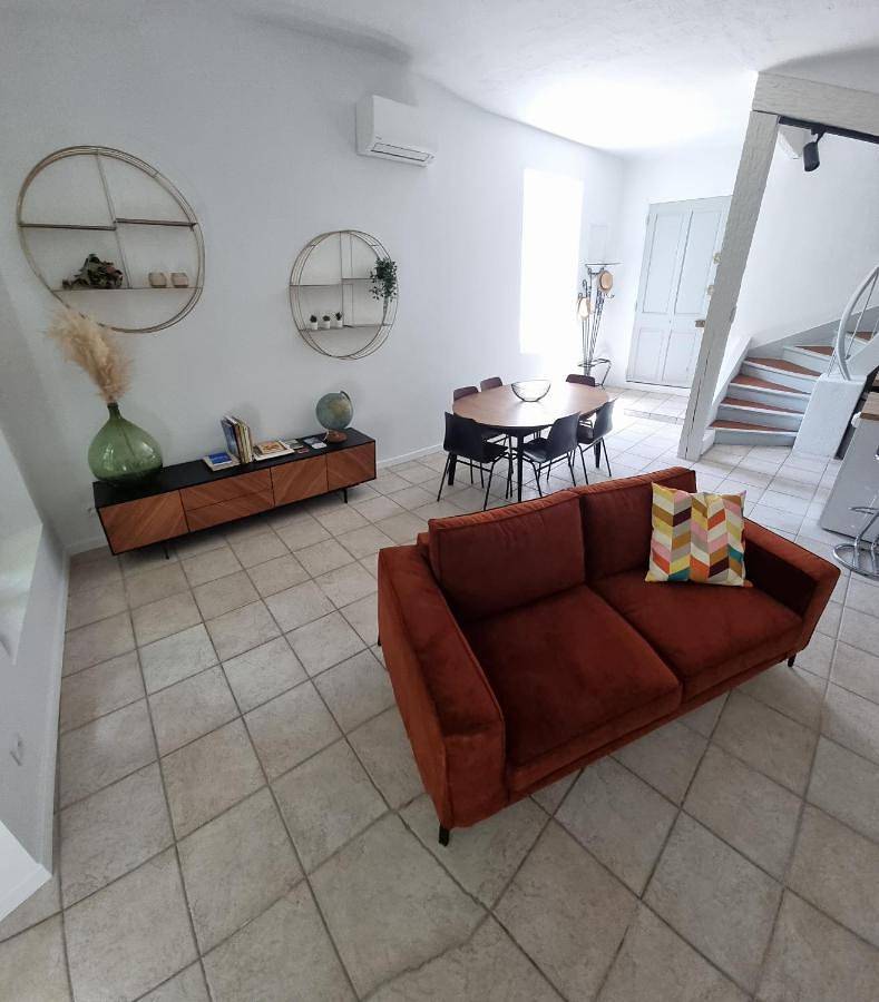 Appartement entier, Two-Bedroom Apartment in Salon-de-Provence, Côte méditerranéenne (France)