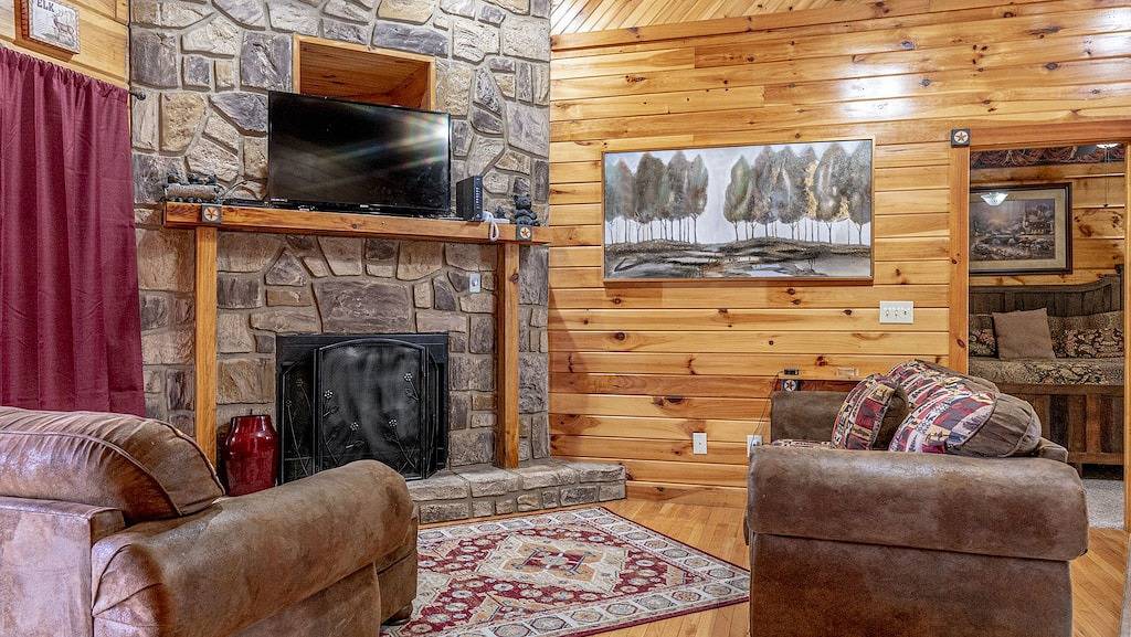 Beste Lage <1 Meile von Pkwy, 4 Master-Suiten, Whirlpool, Wifi, Spielzimmer, Pool in Pigeon Forge, Sevier County