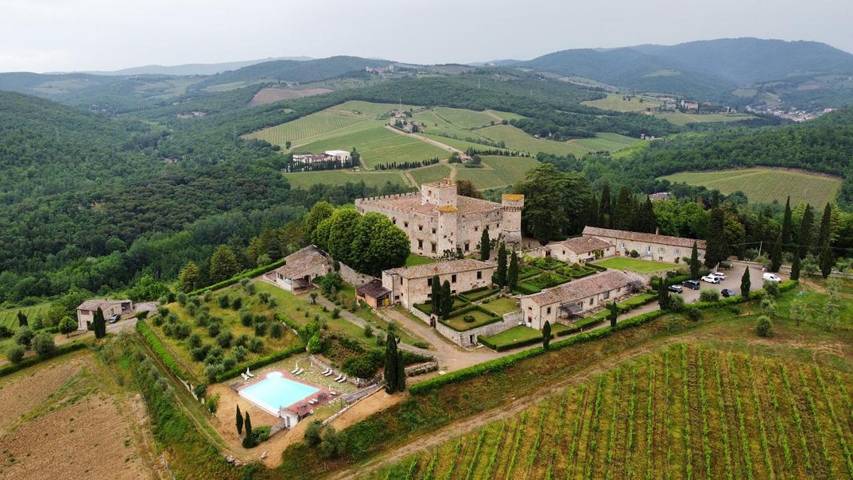 Agriturismo per 4 persone, con Terrazza e Giardino nonché Piscina e Panorama a Gaiole in Chianti