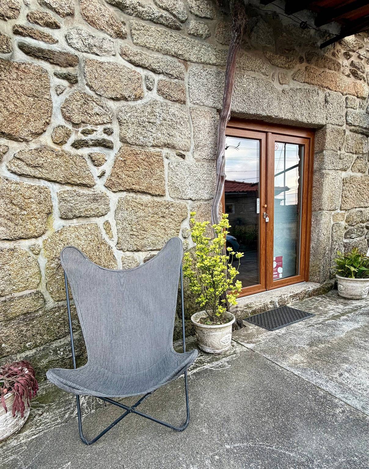 Casa Da Adega tussen de Minho-rivier en de bergen in Messegães, Valadares e Sá