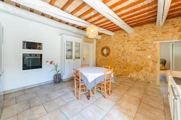 Gîte pour 5 personnes, avec jardin à Mornas