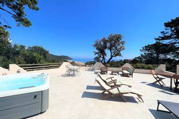 Location de vacances pour 6 personnes, avec jardin et vue dans Plage De L Ovu Santu