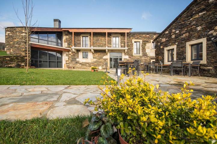 Casa rural con piscina para 2 personas, con Terraza y Jacuzzi además de Jardín y Piscina en Provincia de Lugo