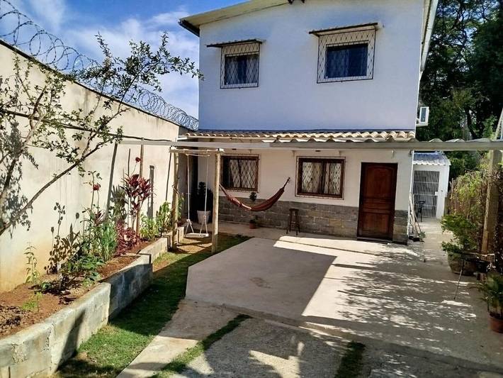 Casas e apartamentos de temporada para 4 pessoas, com jardim e balcão e ainda vista em Contagem