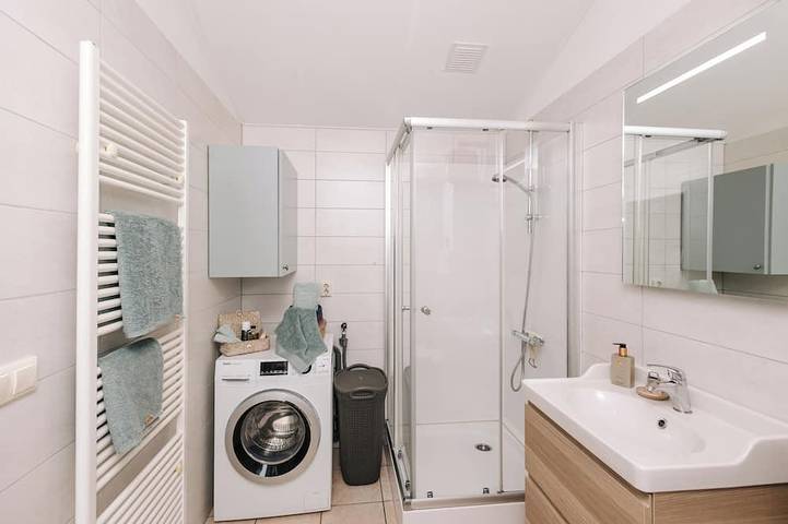Beach Studio per due persone con parcheggio gratuito e wifi veloce. in Zandvoort, Mare del Nord Olanda