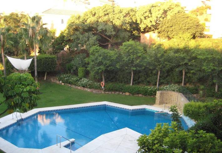 Entire apartment, '5 Stunning First Floor Apartment' close to the Sea with Shared Pool & Wi-Fi in Riviera del Sol, Mijas
