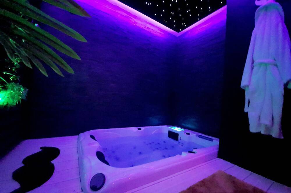 Love Room La Gaillardise in Brive-la-Gaillarde, Brive-la-Gaillarde region