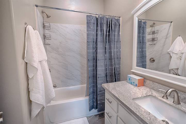 Log cabin for 14 people, with hot tub and yard in Show Low