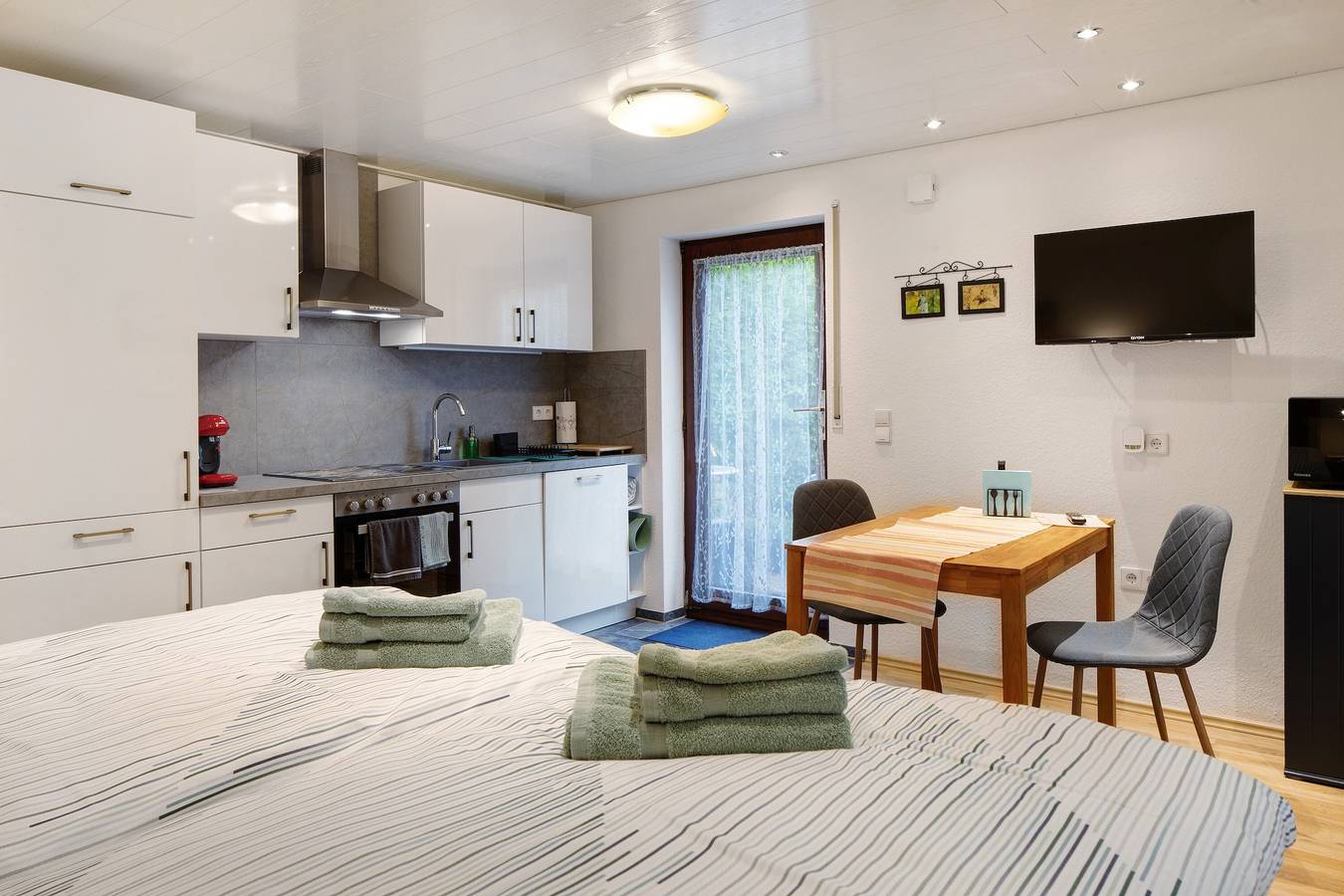 Ganzes Studio, Studio 'Gelis' mit Bergblick, privater Terrasse und Wi-Fi in Ihringen, Kaiserstuhl