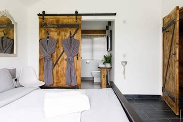 Holiday Home for 6 People in West Sussex, Sussex, Photo 1