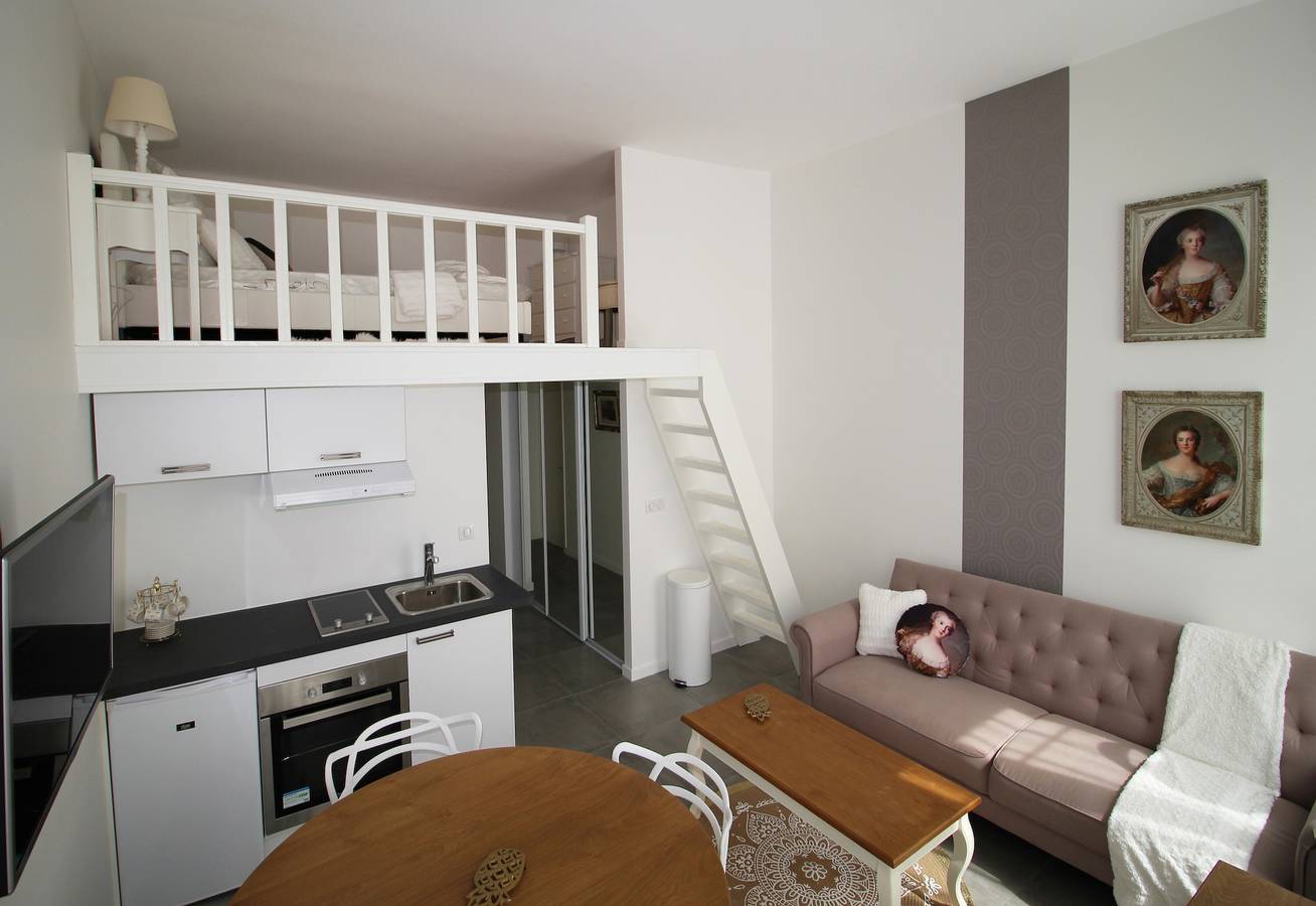 Entire studio, Studio Apartment 'Trianon Charmant Nice' with Air Conditioning in Nice (France), Nice region