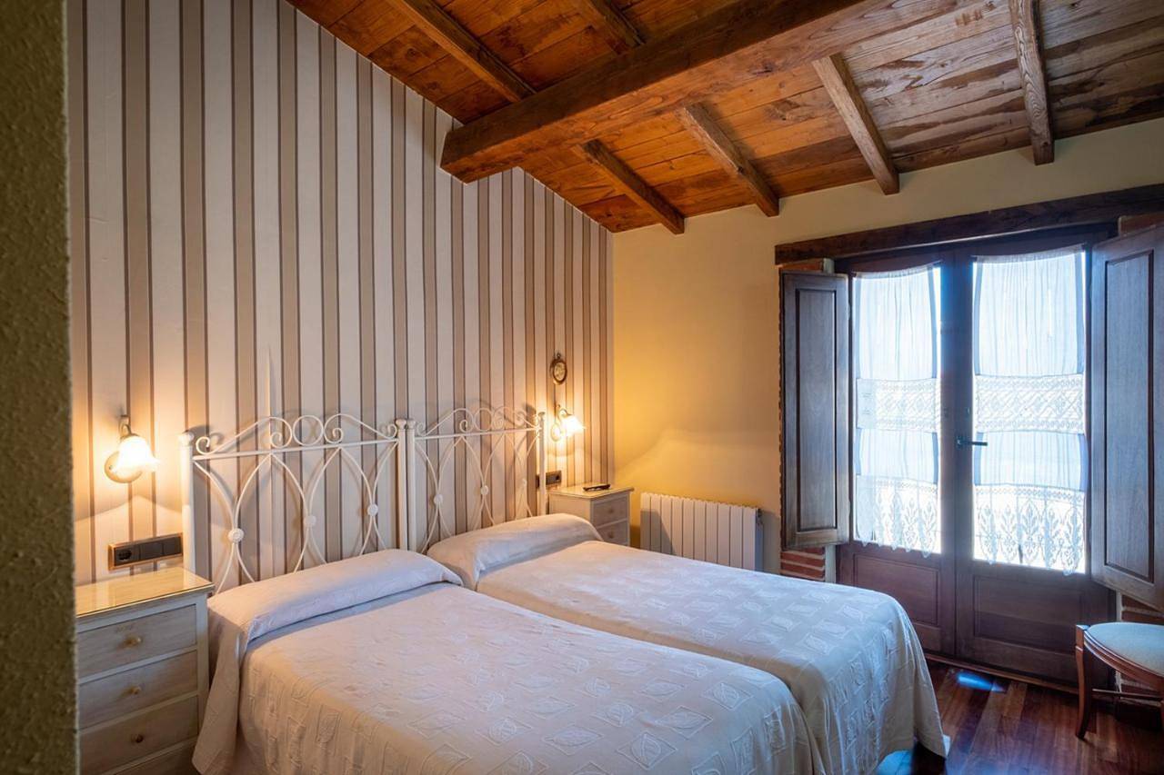 Casa Rural El Olivo / El Almendro in Aldeadávila de la Ribera, Parque Natural de las Arribes del Duero